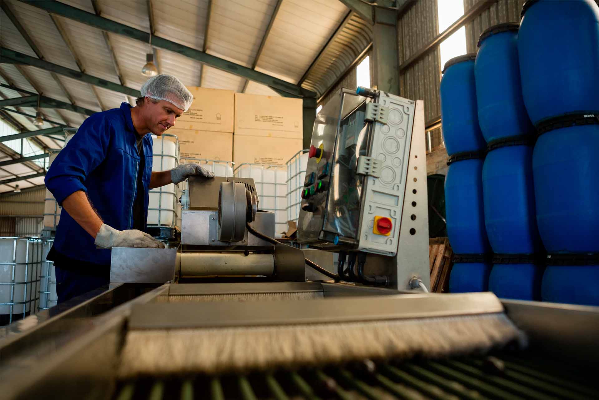 Aplicações e benefícios dos óleos solúveis em ambientes industriais